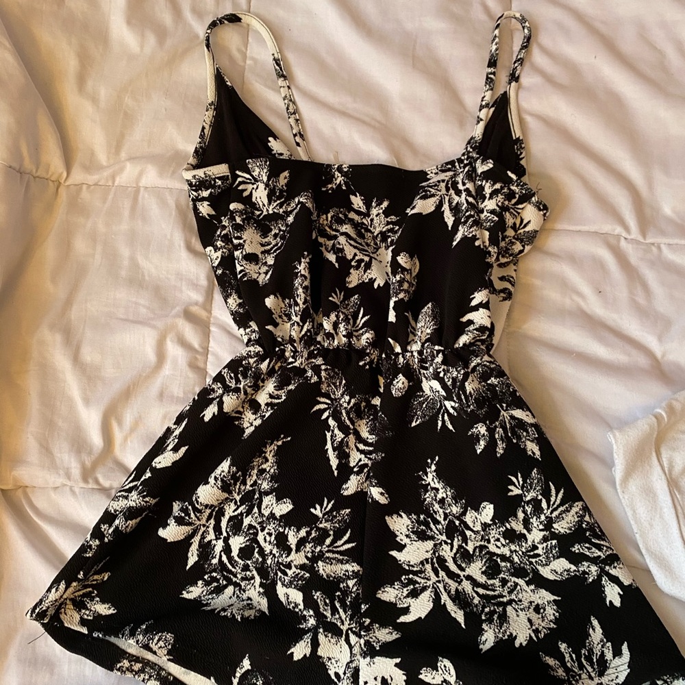 romper - Picture 2 of 2